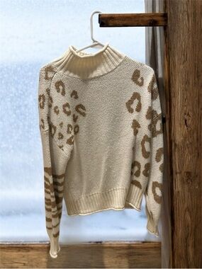 M Nine West Leopard Zebra Oversized Cropped Sweater Cream‎ Animal Cheetah Print
